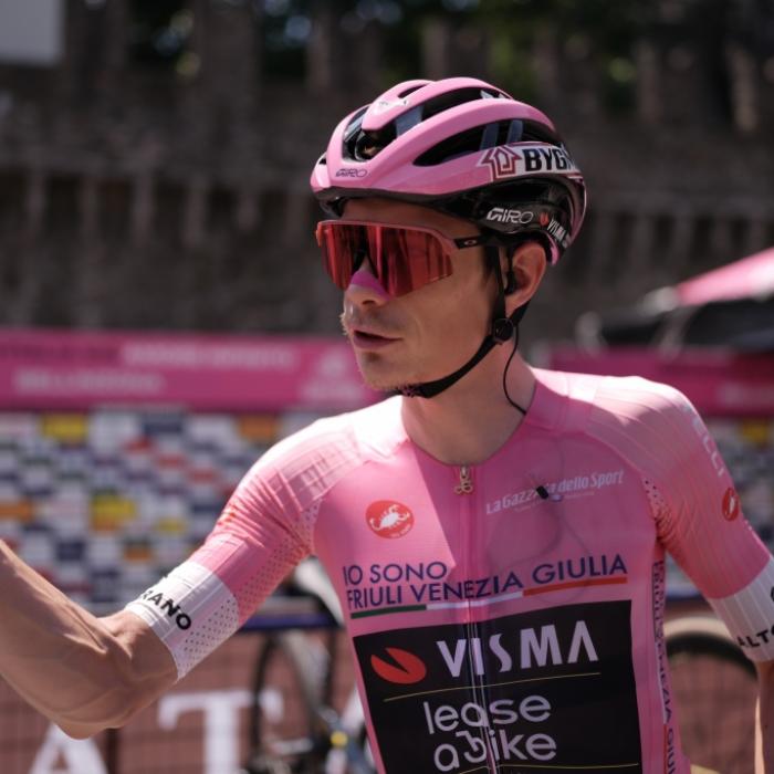 Jonas Vingegaard holt sich den Gesamtsieg und das Grand-Tour-Triple