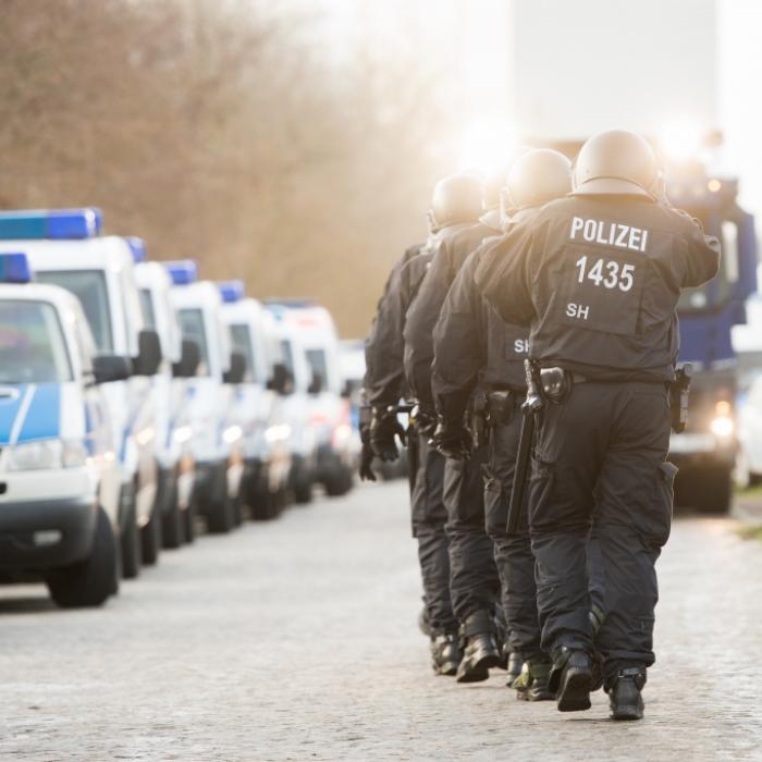 Jobcenter durchsucht - Polizei findet nichts Verdächtiges