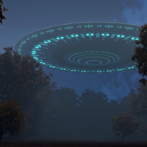 Schwebt hier ein Alien-Raumschiff in den Wolken?