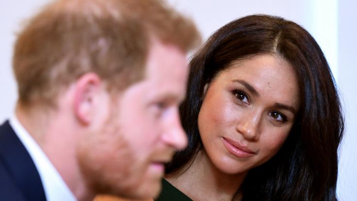 Eigentlich hatten Meghan Markle und Prinz Harry eine gemeinsame sechswöchige Auszeit geplant - jetzt jettet der 35-Jährige jedoch ganz allein ans andere Ende der Welt.