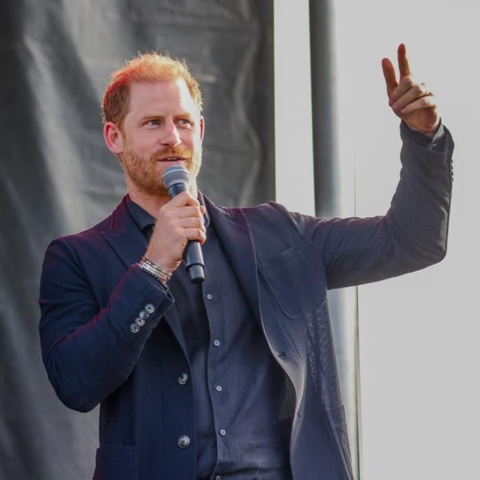 Peinliche Versöhnungsgeste Richtung Charles - 