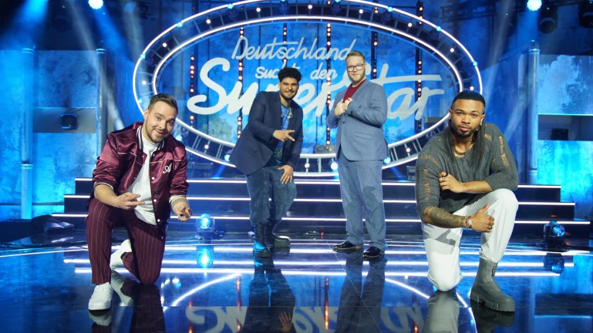 Als Finalisten der 18. Staffel standen Kevin Jenewein (li.) und Jan-Marten Block (2.v.r.) gemeinsam bei "Deutschland sucht den Superstar" 2021 auf der B&uuml;hne. (Foto)