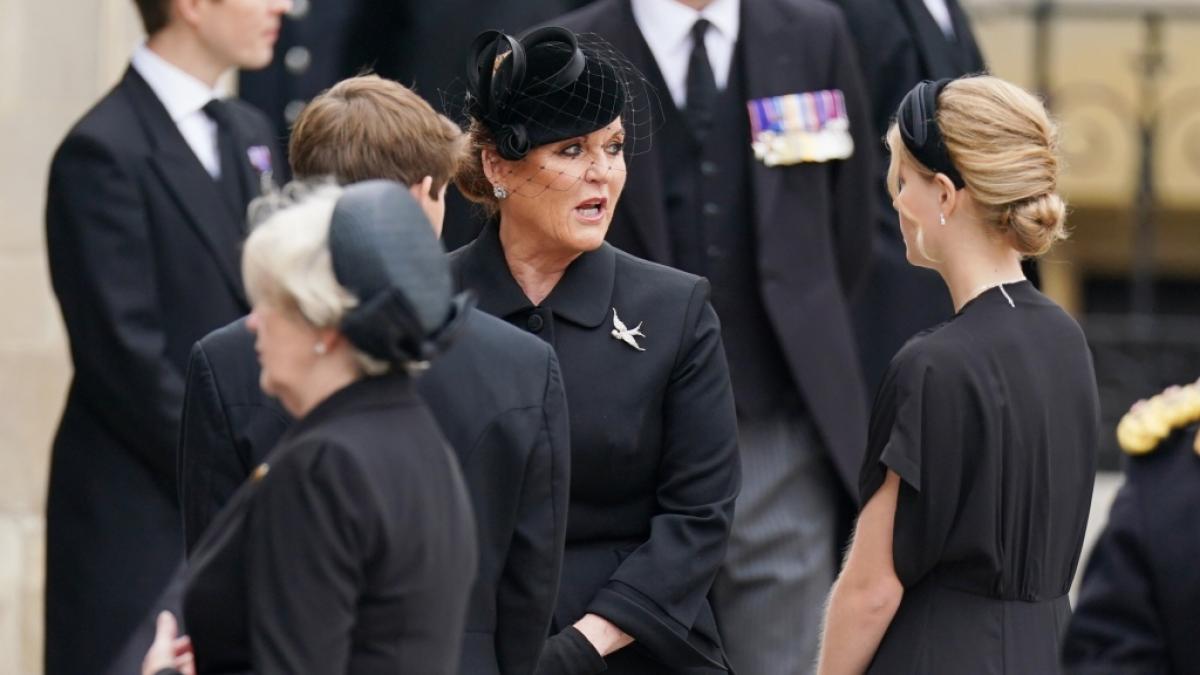 Im September 2022 durfte Sarah Ferguson noch der Trauerfeier f&uuml;r die verstorbene K&ouml;nigin Elizabeth II. beiwohnen - k&uuml;nftig ist die Ex-Ehefrau von Prinz Andrew bei royalen Feierlichkeiten unerw&uuml;nscht. (Foto)