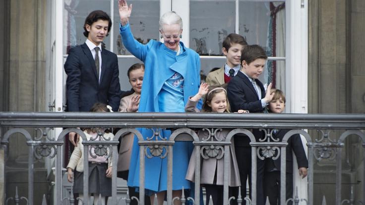 Prinz Felix von Dänemark (3.v.r.), hier anlässlich des 76. Geburtstags seiner Großmutter Königin Margrethe II. von Dänemark im April 2016, feiert am 22. Juli 2020 seinen 18. Geburtstag und ist damit volljährig.