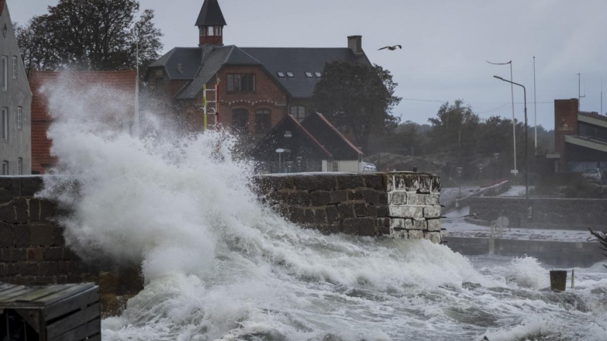 Starke Sturmb&ouml;en an der Nordk&uuml;ste der Insel Bornholm. (Foto)