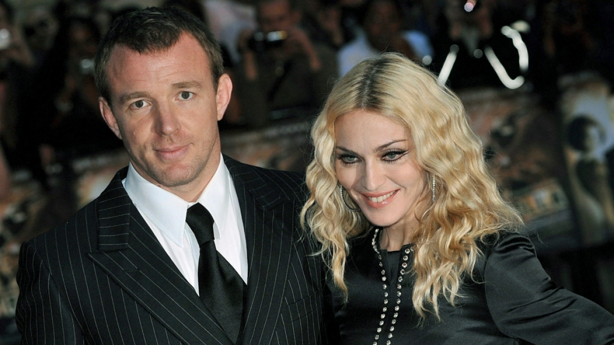 Bei diesem Paar musste die Frau zahlen: Madonna und Guy Ritchie. Nach acht Jahren war ihre Ehe vorbei - und zwar ohne Rosenkrieg in der Öffentlichkeit. Die Sängerin bezahlte 76 Millionen Dollar. (Foto)