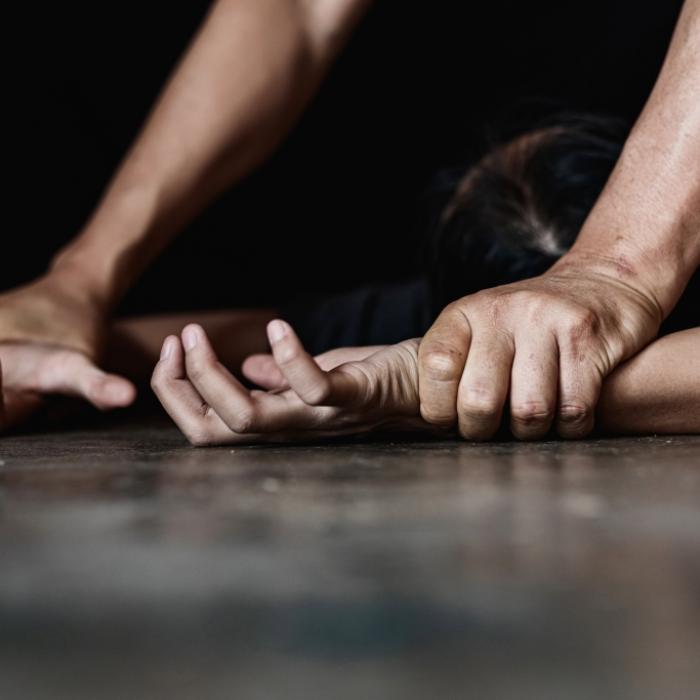 Gericht spricht zehn Angeklagte nach Missbrauch von Zwölfjähriger frei
