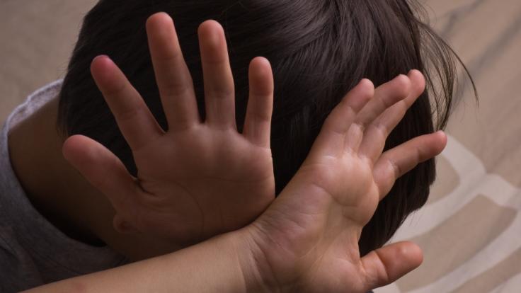Ein US-amerikanisches Kindermädchen aus Florida muss sich wegen sexuellen Kindesmissbrauchs vor Gericht verantworten (Symbolbild).