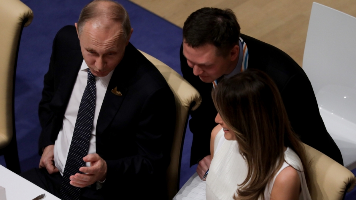Der russische Pr&auml;sident Wladimir Putin und die Ehefrau des Ex-US-Pr&auml;sidenten, Melania Trump beim G20-Gipfel im Jahr 2017. (Foto)