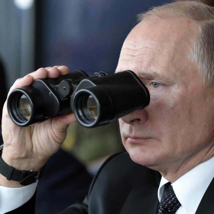 Video zeigt Mega-Flammen: Putins Millionen-Flieger explodiert