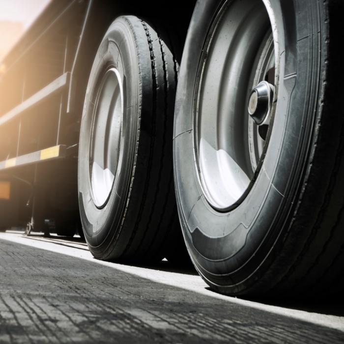 Teenager (18) springt vor Lkw und wird zerquetscht