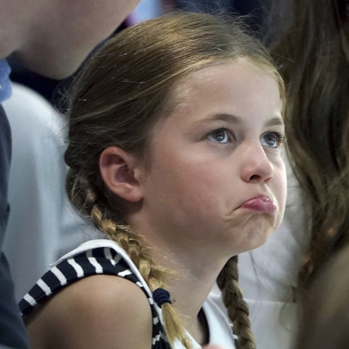 Mini-Royal eiskalt rausgekickt? Sie soll einem echten Job nachgehen
