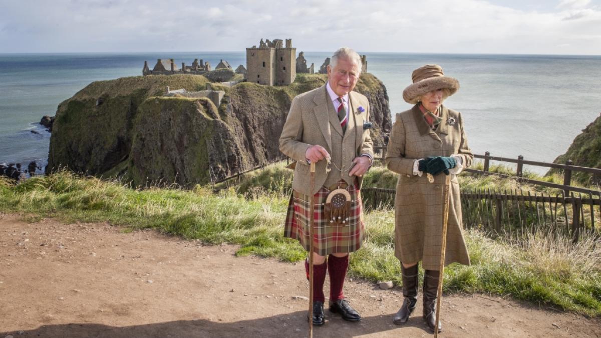 K&ouml;nig Charles III. und K&ouml;nigin Camilla setzen die Urlaubstradition der Briten-Royals fort und machen in Schottland Ferien. (Foto)