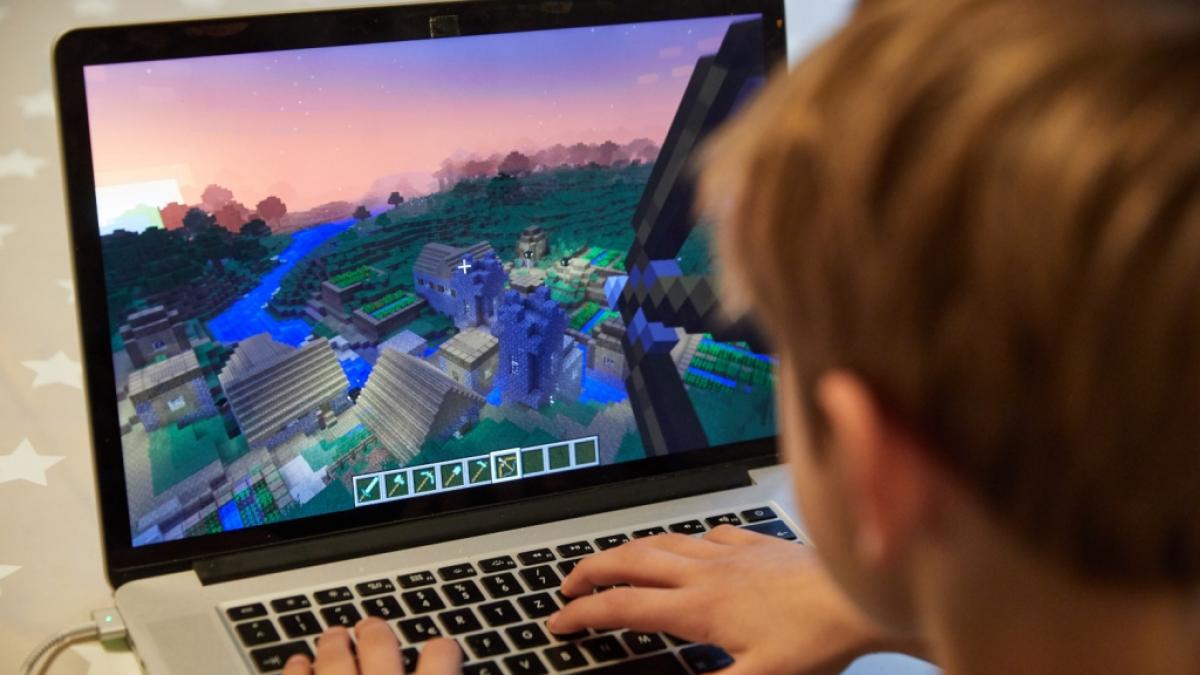 Das Spiel Minecraft war seine Leidenschaft, die er in YouTube-Videos auslebte - nun ist der Streaming-Star Technoblade, der im wahren Leben Alex hie&szlig;, mit nur 23 Jahren gestorben (Symbolfoto). (Foto)