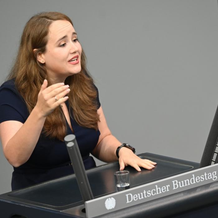 Ist sie das wirklich? Grünen-Politikerin auf Foto kaum wiederzuerkennen