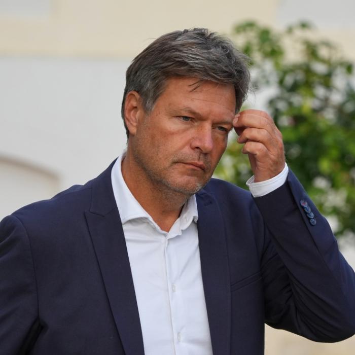 Wirtschaftsminister lässt nun doch zwei AKWs weiter laufen - Twitter rastet aus