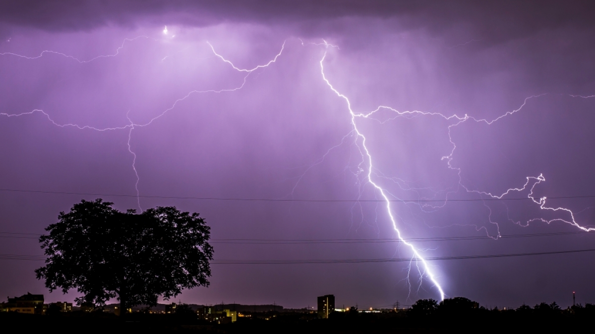 Der DWD warnt vor schweren Unwettern in NRW und der Nordseek&uuml;ste. (Foto)