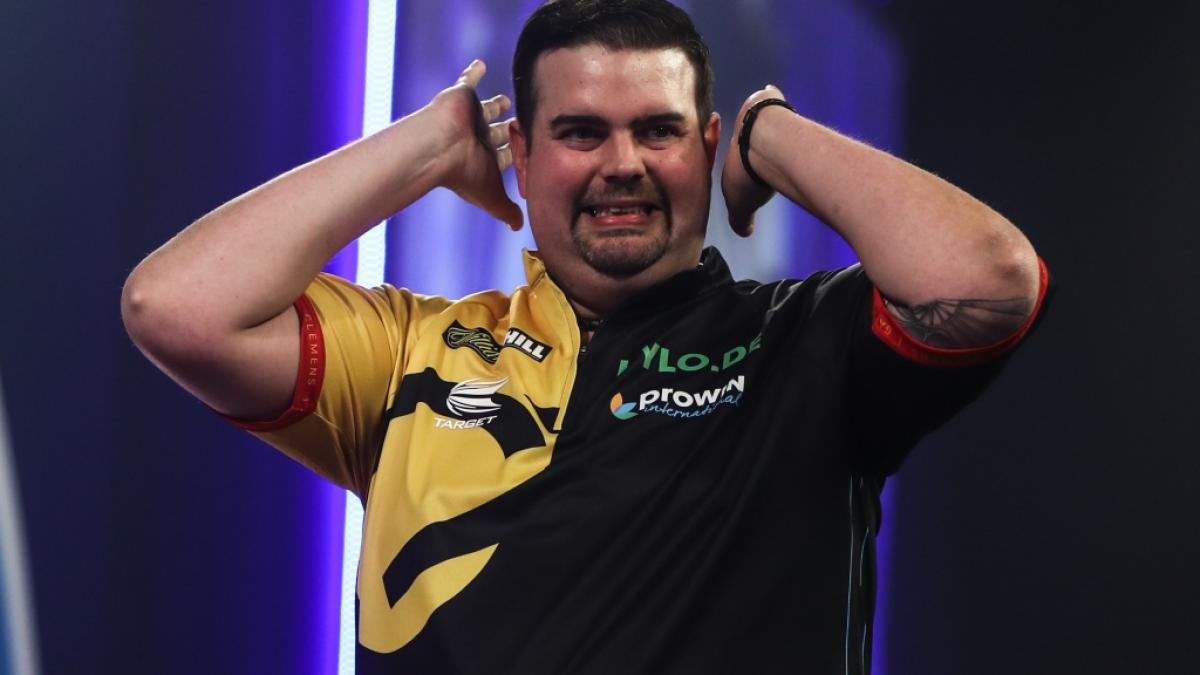 Bei den PDC Masters in Milton Keynes ist der "German Giant" Gabriel Clemens mit von der Partie - allerdings nur in der Kommentatorenbox. (Foto)