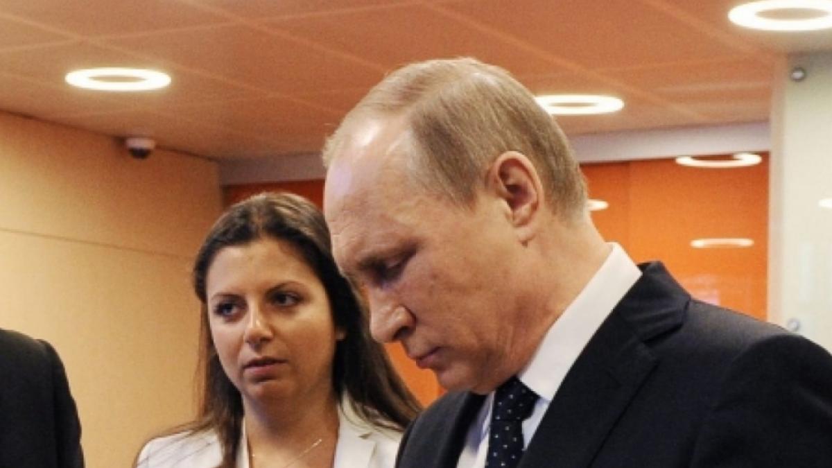 Wladimir Putins TV-Chefin Margarita Simonjan (l.) soll beinahe zum Opfer eines Mordanschlags geworden sein. (Foto)