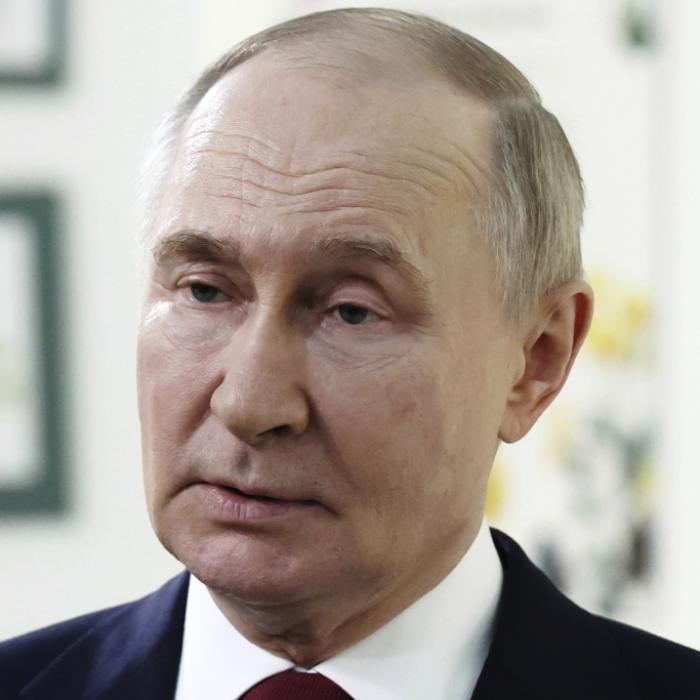 Putin-Panzer voller Munition vernichtet - Video zeigt Abschuss mit Präzisionsdrohne