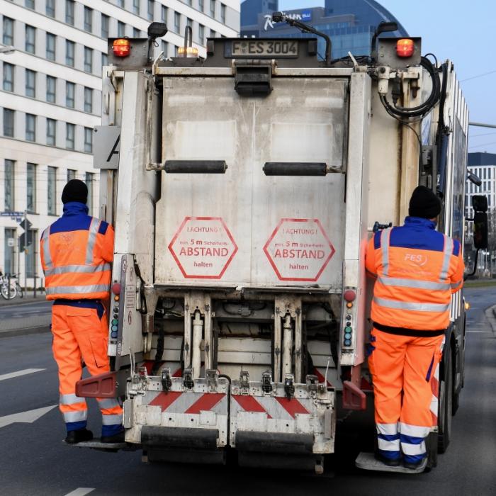 Flüchtlingsmädchen (5) von Müllwagen überfahren - tot!