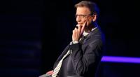 Günther Jauch lässt sich nicht ablenken.