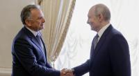 Wladimir Putin (r.) empfing den Trump-Sondergesandten Steve Witkoff (l.) zu Gesprächen in St. Petersburg.