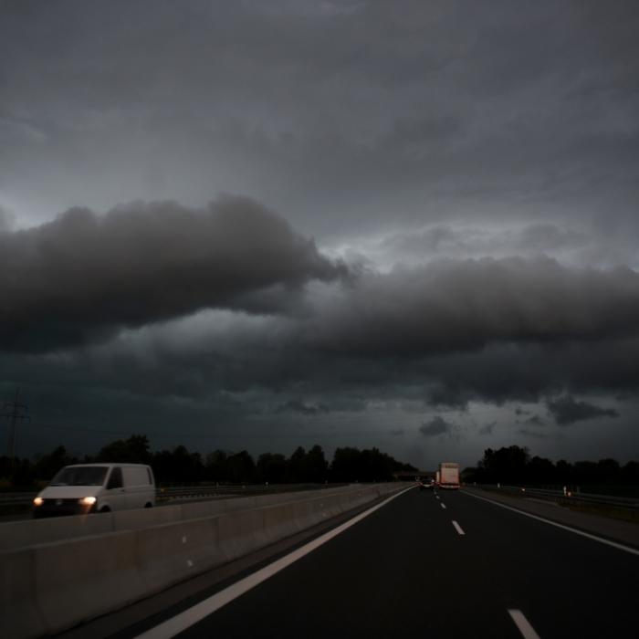 Sturm und Gewitter zum Wochenstart, heftige Niederschläge im Osten