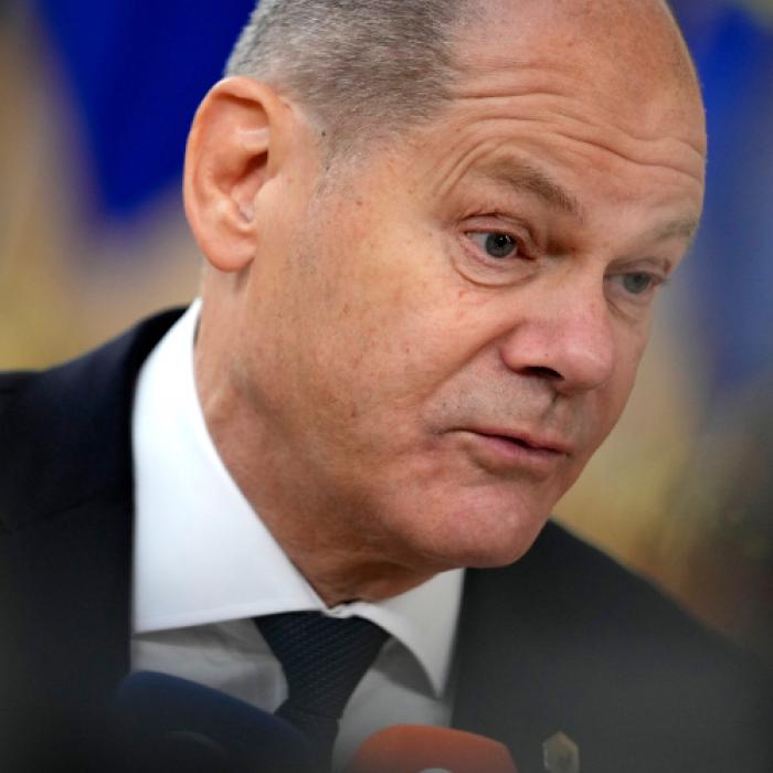 Peinlich-Video zeigt! Scholz verläuft sich und macht Selenskyj zum Kanzler