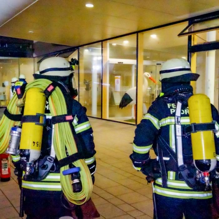 Ans Bett fixierter Patient stirbt im Feuer! Strafanzeige wegen Mordes gestellt