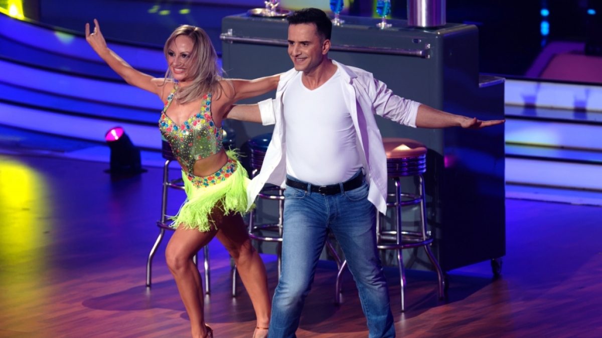 Comedian &Ouml;zcan Cosar - hier mit Profit&auml;nzerin Marta Arndt - war einer von 14 prominenten Kandidaten bei "Let's Dance" 2019. (Foto)
