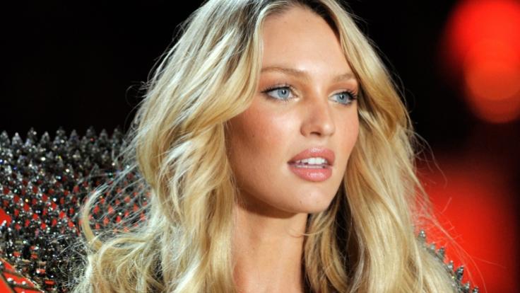 Candice Swanepoel wirbt oben ohne für eine Spendenaktion in der britischen Vogue.
