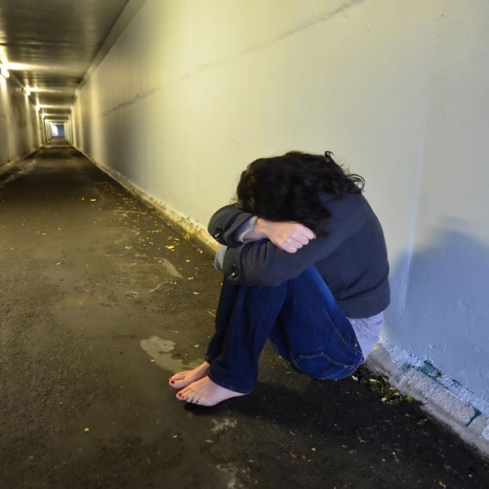 Mädchen (17) von Männer-Mob betäubt und tagelang geschändet