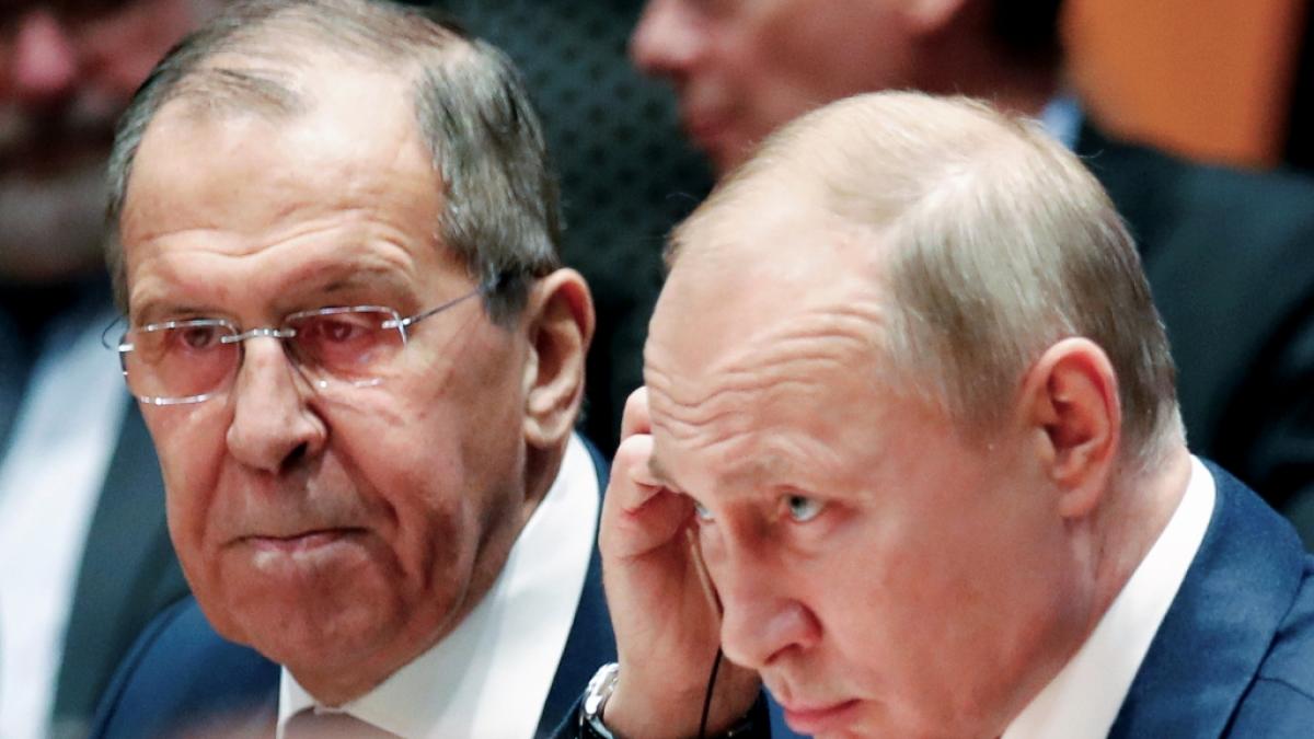 Sowohl Sergej Lawrow (li.) als auch Wladimir Putin haben &Uuml;bung darin, sich in Drohgeb&auml;rden in Sachen Atomschl&auml;ge zu ergehen. (Foto)