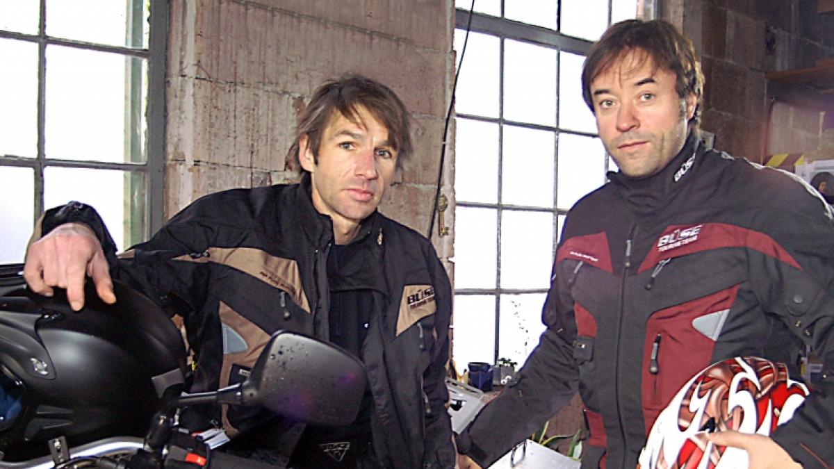 Jan Josef Liefers (r.) nimmt Abschied von Tobias Langhoff. (Foto)
