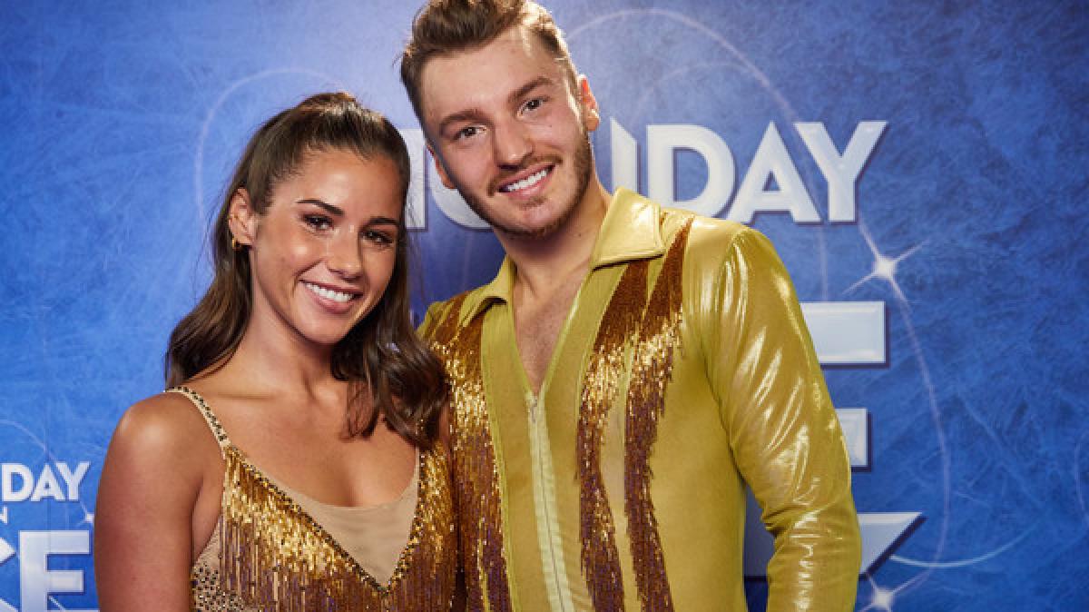 Ein Herz und eine Seele: Sarah Lombardi mit ihrem "Dancing on Ice"-Partner Joti Polizoakis. (Foto)