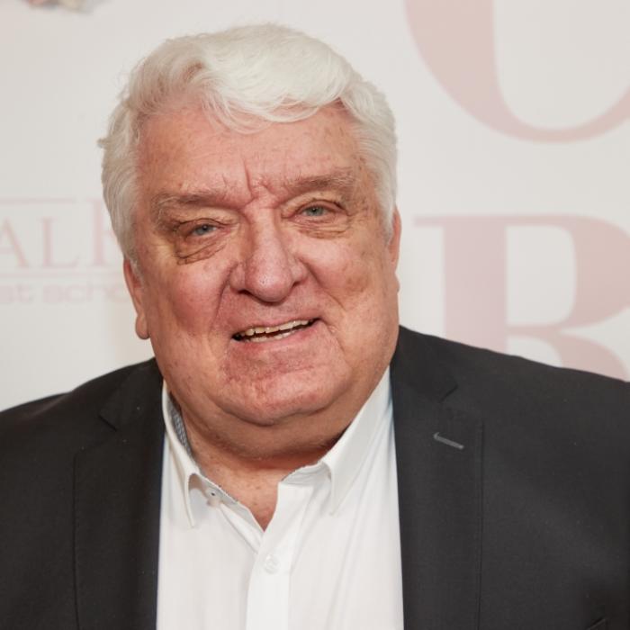 Herzversagen! TV-Legende (77) plötzlich verstorben