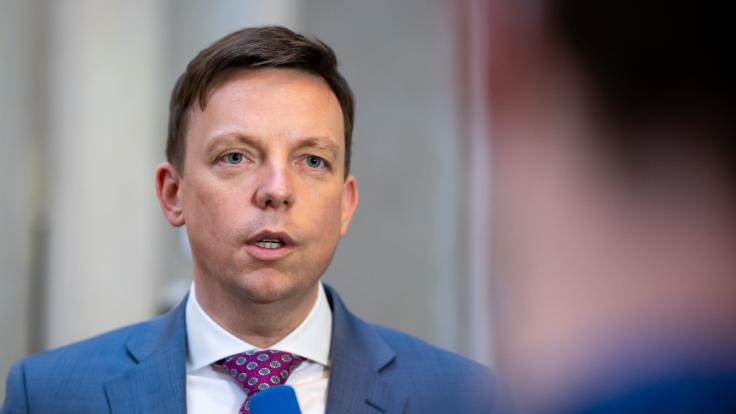Saarlands Ministerpräsident Tobias Hans verkündete, dass der Lockdown nach Ostern beendet wird.