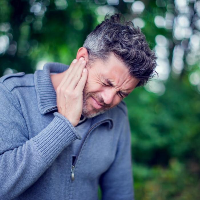 Gefährliche Nebenwirkung? Geimpfte an Tinnitus erkrankt