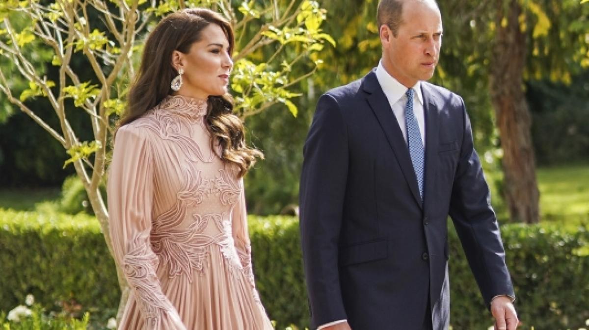 F&uuml;r die Hochzeit von Kronprinz Hussein trug Prinzessin Kate ein Kleid des Designers Elie Saab. (Foto)