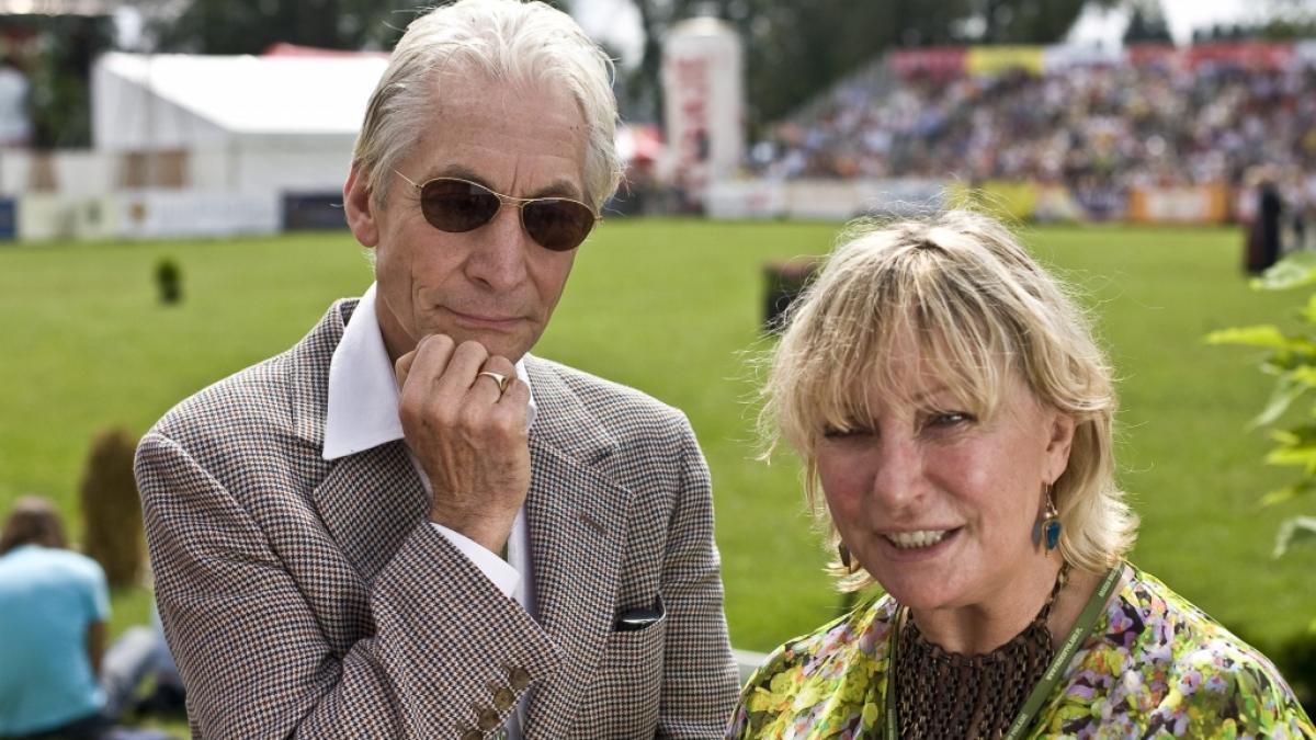 Shirley Ann Watt (r.), die Witwe des "Rolling Stondes"-Drummer&nbsp;Charlie Watts (l.), ist verstorben. (Foto)