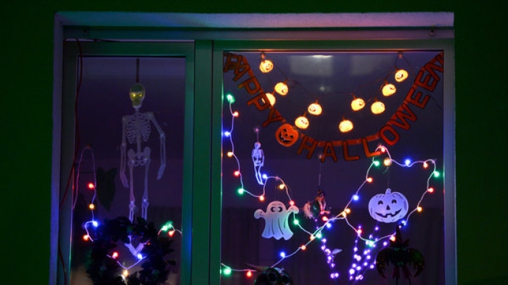 Auch die passende Halloween-Deko darf natürlich nicht fehlen.