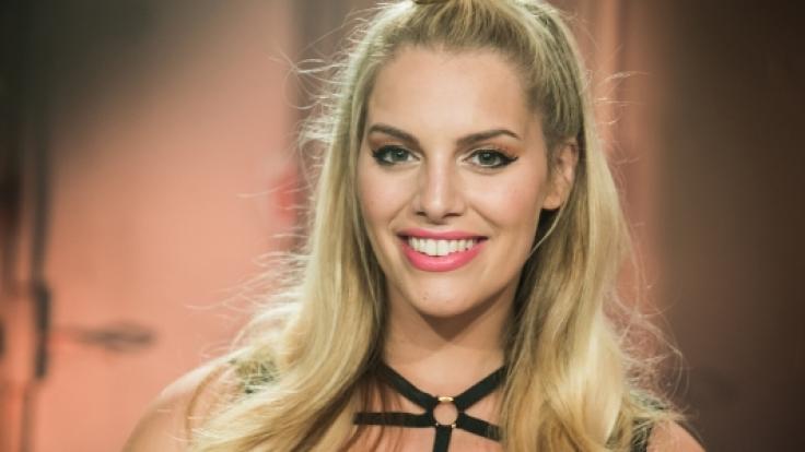 Angelina Kirsch Pralle Kurven Curvy Model Zeigt Unbearbeitetes Po Foto Newsde 