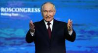 Wladimir Putin sitzt in der Tinte: Ukrainische Drohnen-Angriffe haben dem Kreml-Chef ein handfestes Spritproblem eingebrockt.