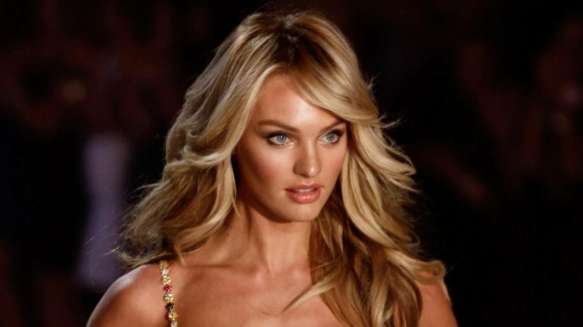 Supermodel Candice Swanepoel g&ouml;nnte sich auf Instagram eine Regendusche - ohne BH. (Foto)