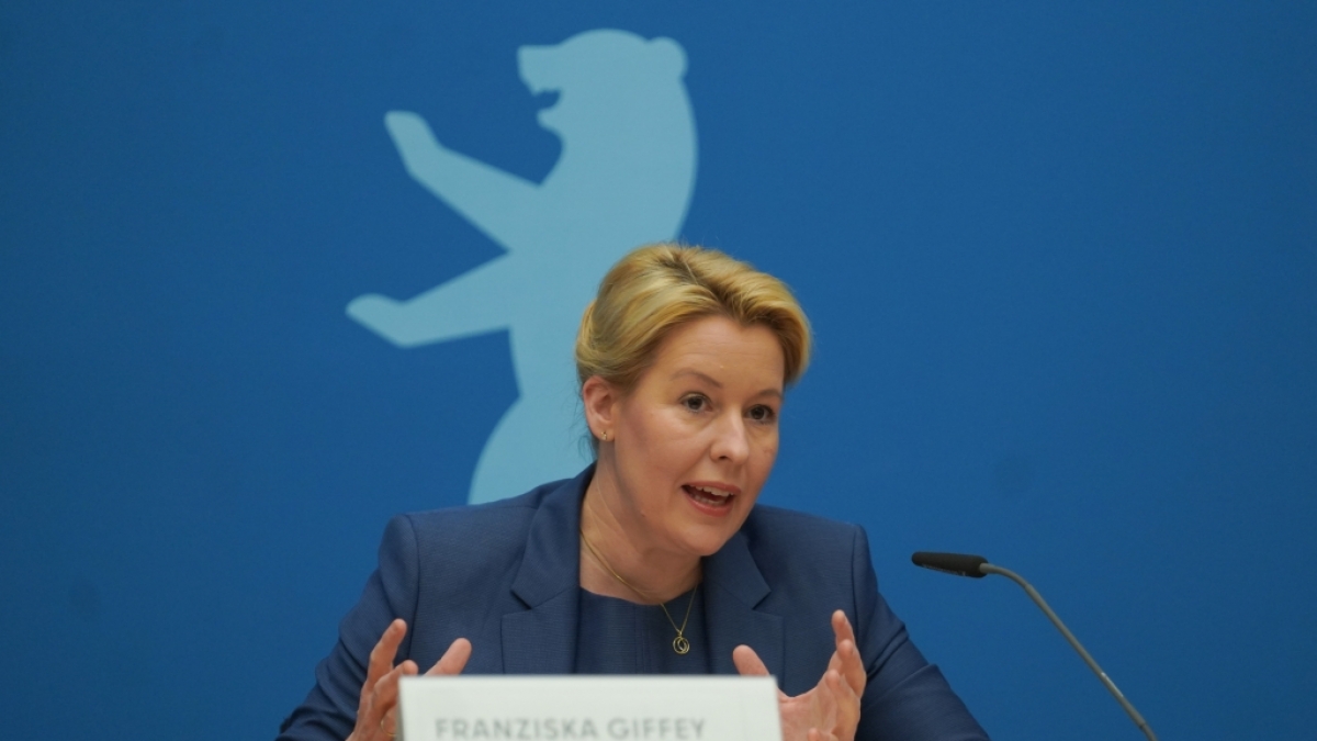 Franziska Giffey sorgte mit einer Aussage auf der Landespressekonferenz des Berliner Senats am 4. Januar f&uuml;r einen Rassismus-Eklat. (Foto)
