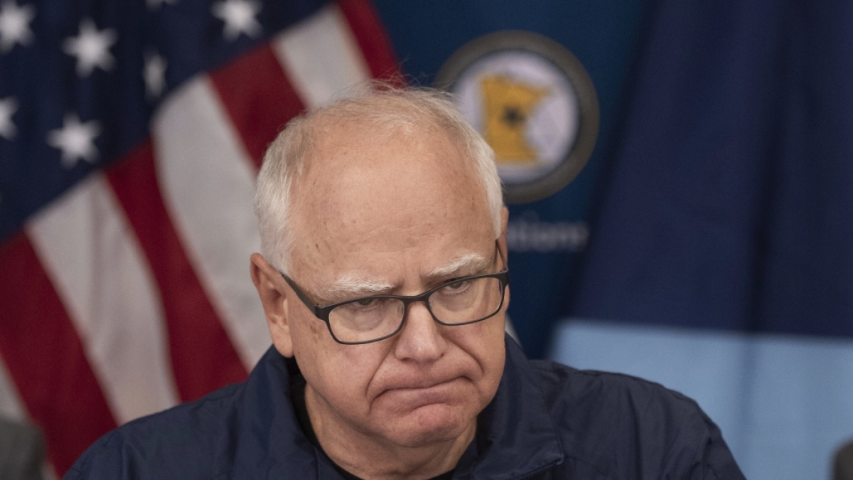 Tim Walz, Gouverneur von Minnesota, kontert Donald Trumps Beleidigung mit einem Seitenhieb. (Foto)