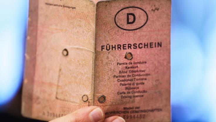 Bis 2033 müssen Millionen von Führerscheinen umgetauscht werden, damit sie fälschungssicherer sind.