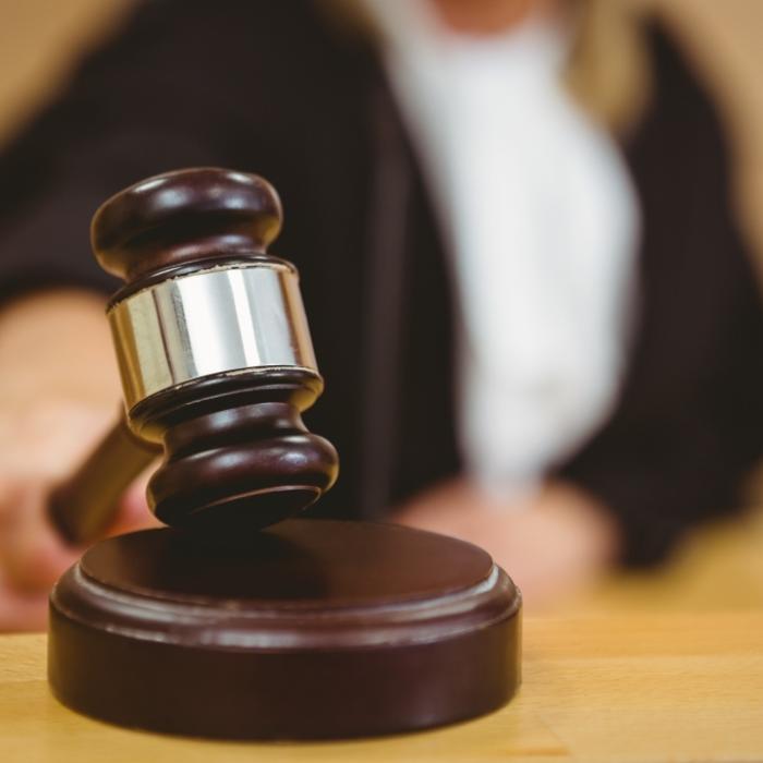Sozial-Stunden für die Folter-Mädchen! Täterin-Mutter lacht nach Urteil