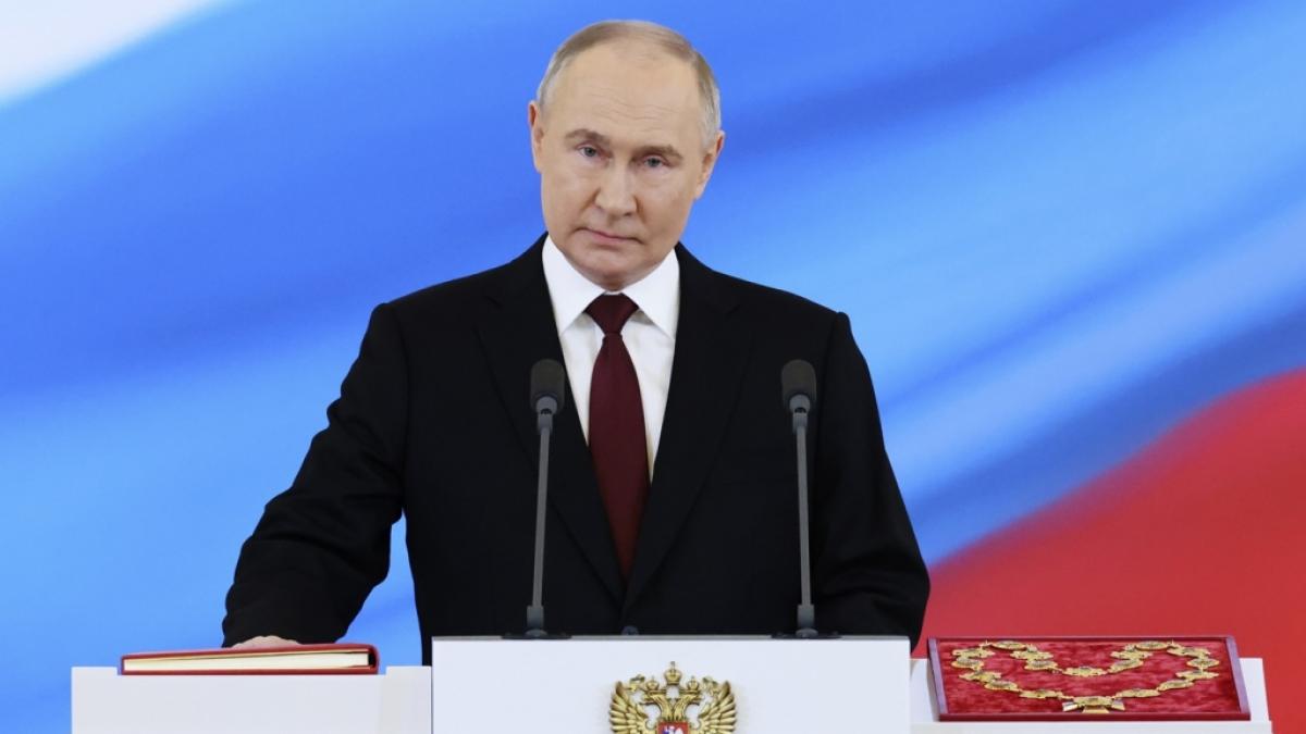 Der russische Pr&auml;sident Wladimir Putin steht w&auml;hrend einer Zeremonie im Gro&szlig;en Kremlpalast. (Foto)
